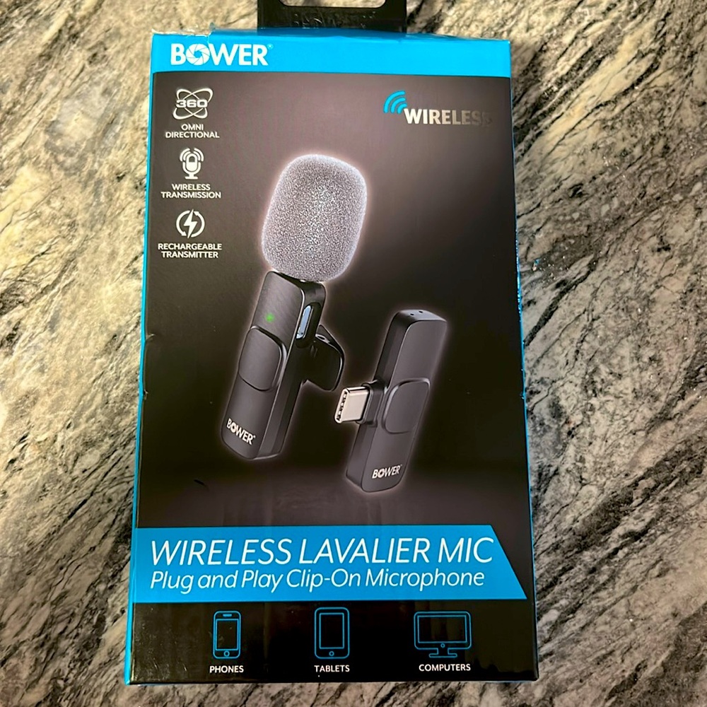WIRELESS LAVALIER MIC WIRELESS TRANMISSION.